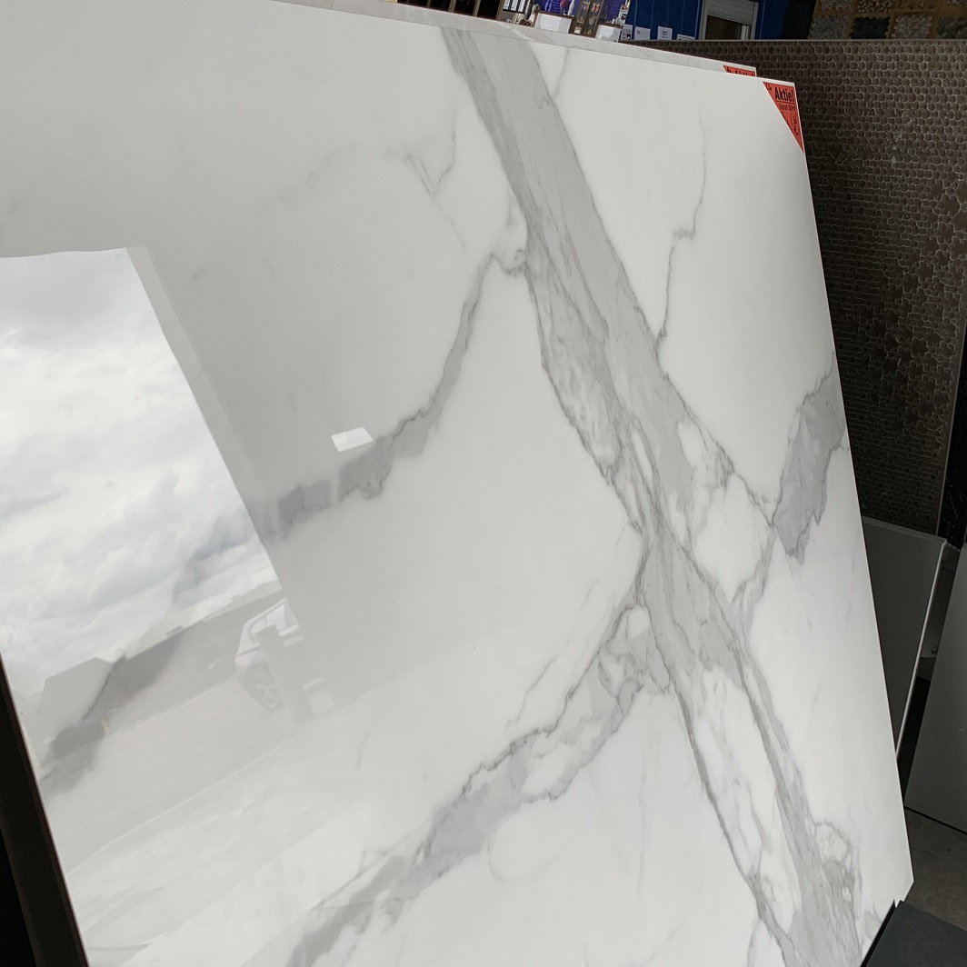 Gepolijst-vloertegel-120×260-cm-Statuario-Marmerlook-Wit-C20-3-2 Gepolijst marmerlook grijze aders vloertegel groot formaat 120x260 cm wit statuario