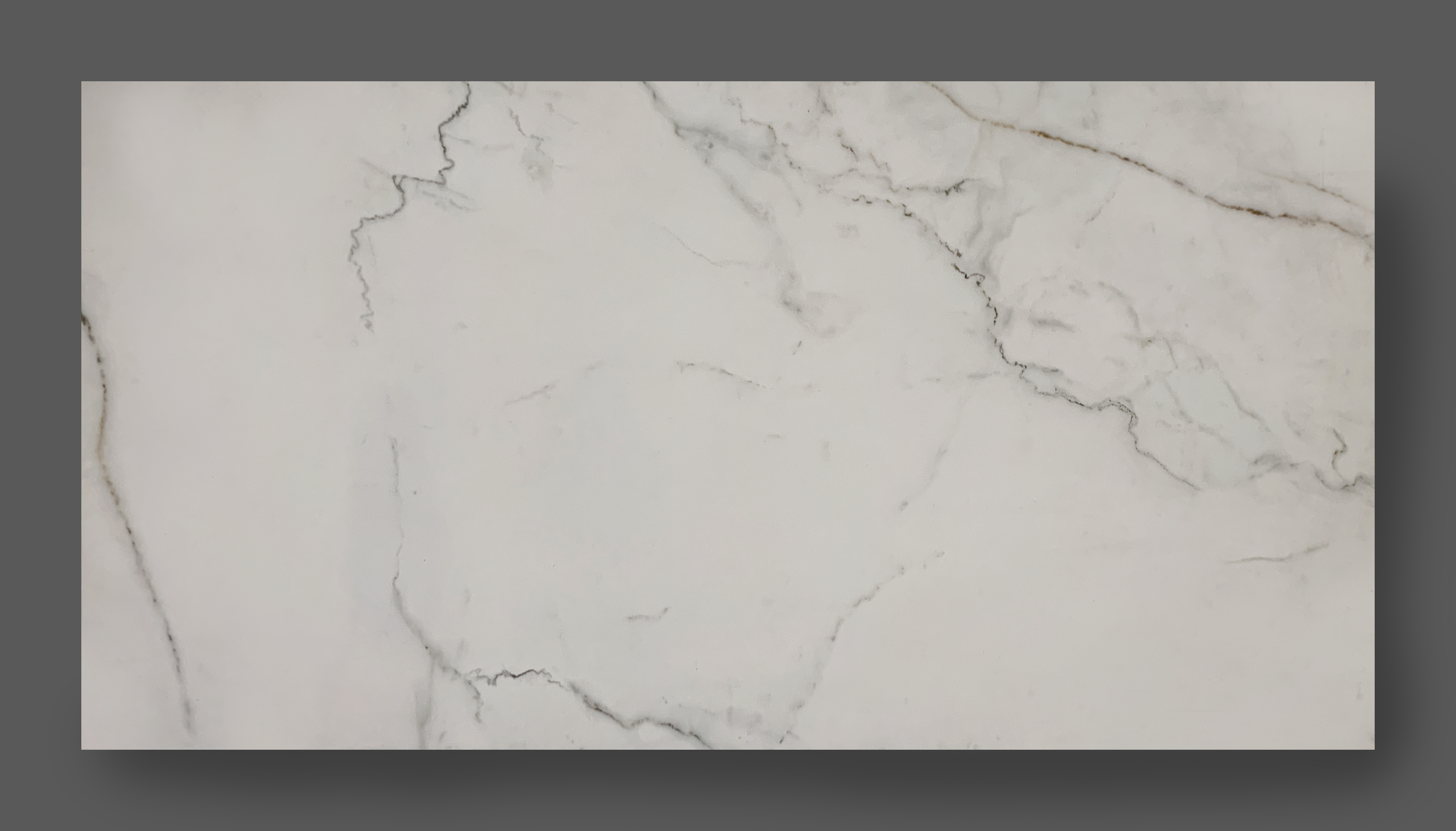 Gepolijst vloertegel 30x60 cm Marmerlook Wit DC55 Gepolijst vloertegel 30x60 cm Marmerlook Wit DC 55 is ook leverbaar in 60x60 cm, 80x80 cm en 80x160 cm. Ook in mat leverbaar in 30x60 cm, 60x60 cm, 80x80 cm en 60x120 cm. Deze marmerlook tegel bevat grijze en bruine aders, deze tegels zijn bijna niet te onderscheiden van origineel marmer. Gebruik deze gerectificeerde tegels op de vloer en wand.