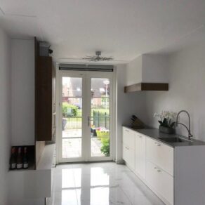 Gepolijst-vloertegel-80x80-cm-Marmerlook-Wit-DC-55-ook-in-andere-maten-leverbaar-keukenvloer