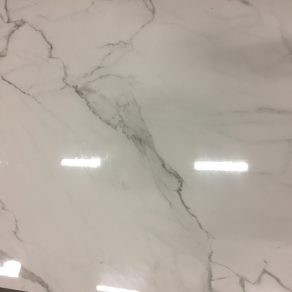 marmerlook wit gepolijste tegels in 90x90 cm