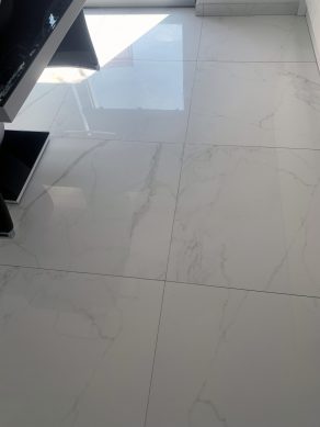 Hoogglans vloertegel 80×80 cm Carrara wit Marmerlook NR41