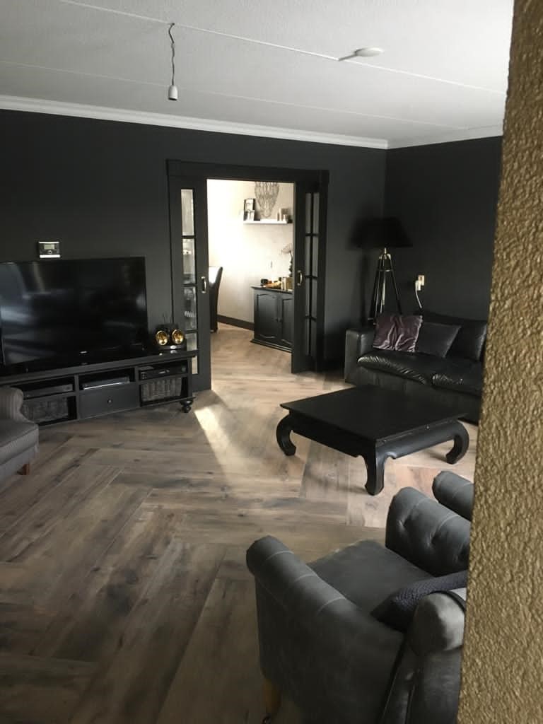 Houtlook-tegel-30×120-cm-Flaviker-Dakota-Avana-in-de-woonkamer-gelegd-2 Houtlook tegel 30×120 cm Flaviker Dakota Avana in de woonkamer gelegd.