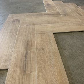 Houtlook tegel Visgraat 15×60 cm Bruin DC1 woonkamer tegels