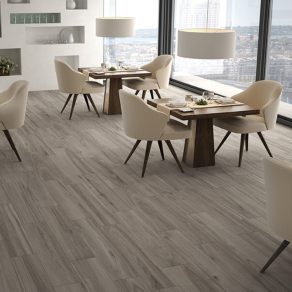 Houtlook tegel Visgraat 19,5×89 cm Donker bruin H68 in het restaurant gelegd_inspiratie foto