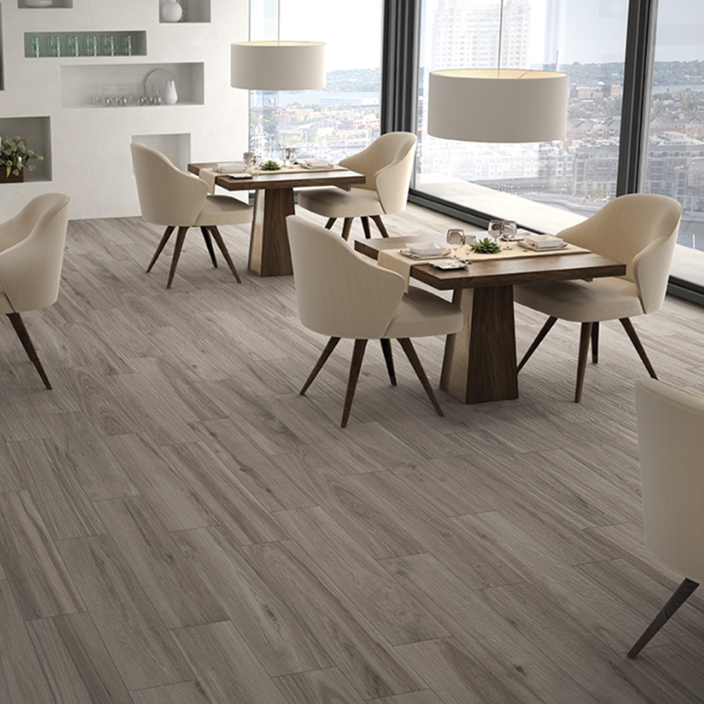 Houtlook tegel Visgraat 19,5×89 cm Donker bruin H68 in het restaurant gelegd_inspiratie foto