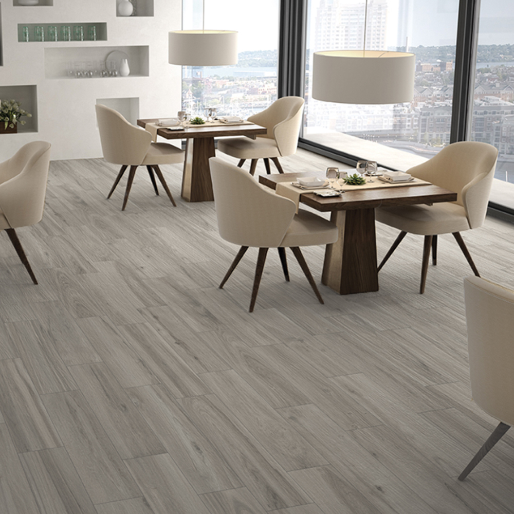 Houtlook tegel Visgraat 19,5×89 cm Grijs H66 in het restaurant gelegd_inspiratie foto