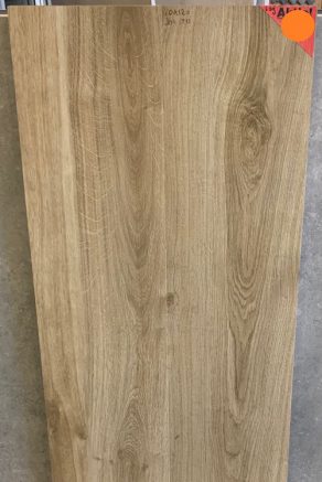 Bruine houtlook tegel 30x120 cm met noesten
