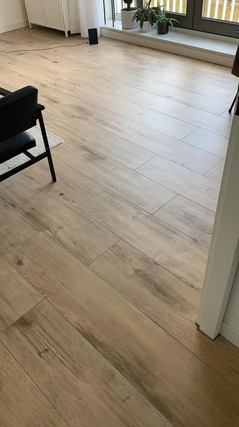Keramisch-parket-20x120-cm-Franse-Eiken-Beige-DC-4-in-meerdere-maten-leverbaar-1 Keramisch parket 27x163 cm Franse eiken beige DC 4 in de woonkamer
