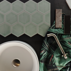 Deze hexagon wandtegel van Princeton series is ook verkrijgbaar in verschillende kleuren. Ga naar www.rbsanitair.nl om ons sanitair assortiment zoals op het moodboard te bekijken.