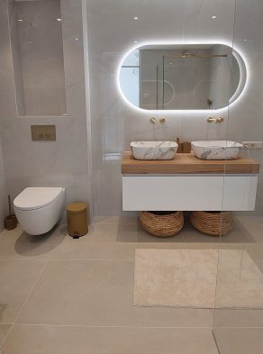 RBTegels WinActie_Gepolijst vloertegel 60X120 marmerlook Braga ivoor R23 en Vloertegels 60x120 cm Betonlook Arca beige G40 in de badkamer