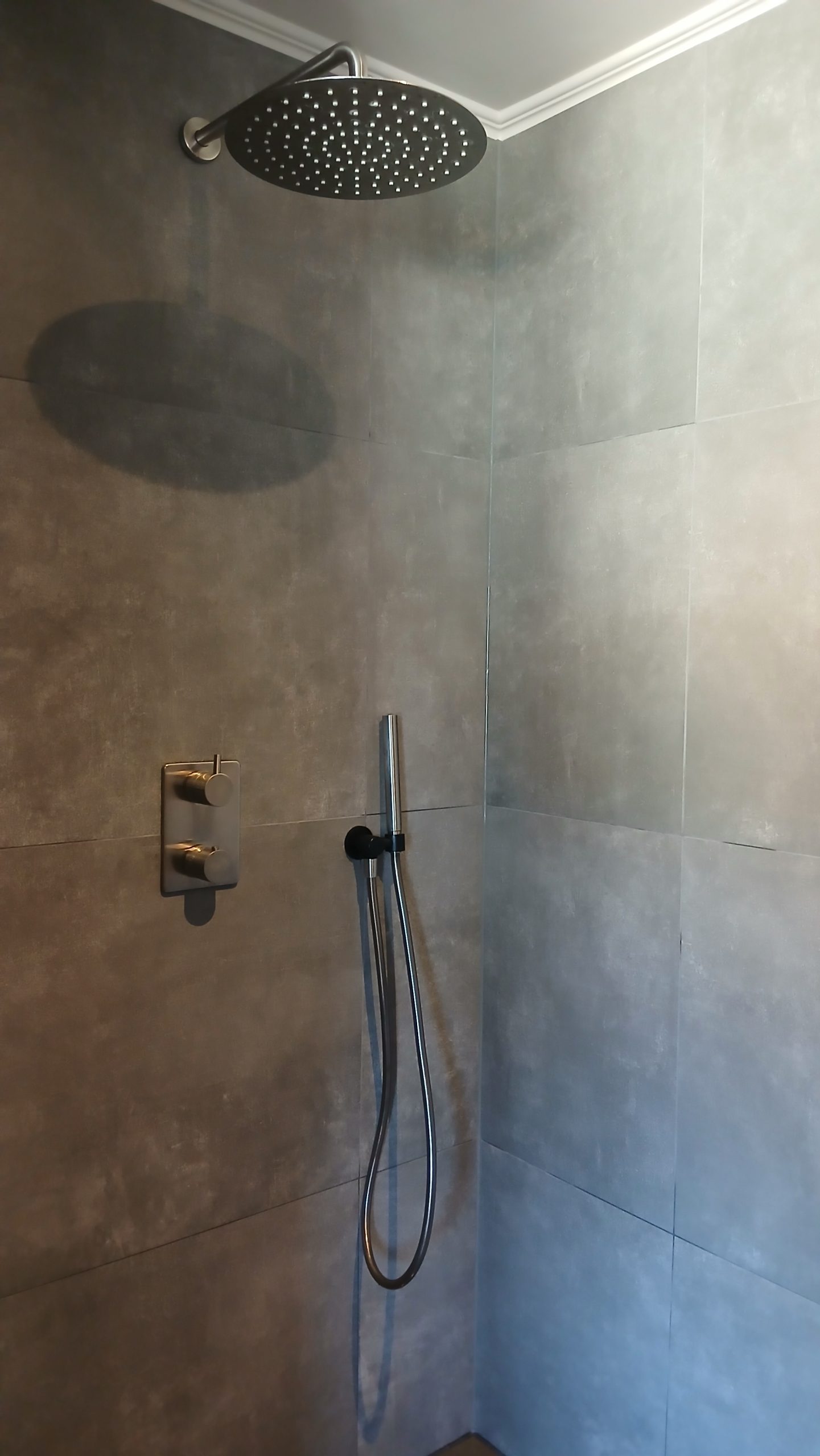 RBTegels WinActie_Vloertegel 60x60 cm betonlook Kane grijs RBT127 als badkamertegels