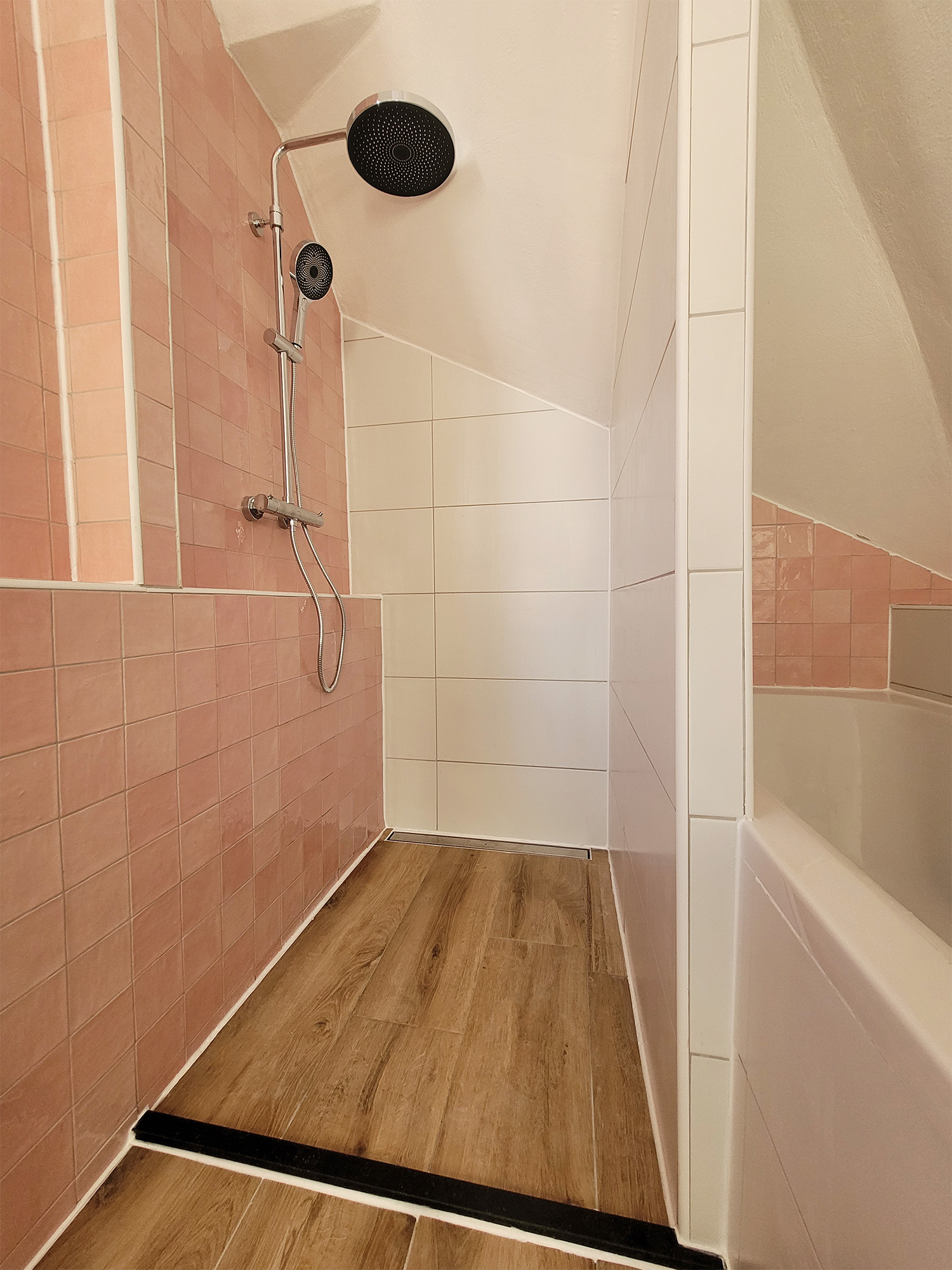 RBTegels_WinActie-badkamer betegeld met Houtlook tegel 20x120 cm Marbella Natural Nav40 Hoogglans wandtegel 10x10 cm Alexand roze RBT107 RBTegels_WinActie-badkamer betegeld met Houtlook tegel 20x120 cm Marbella Natural Nav40 Hoogglans wandtegel 10x10 cm Alexand roze RBT107
