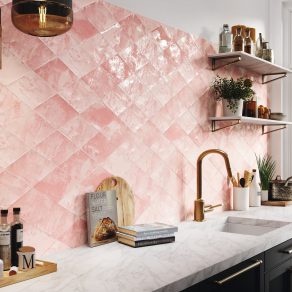 Roze wandtegels