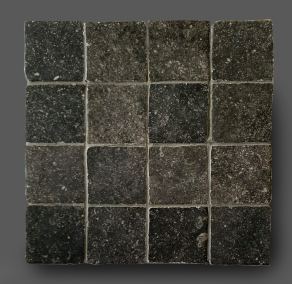 Vloertegel 10x10 cm romaans verband belgisch hardsteen zwart E12 is ook leverbaar in 30x30 cm, 30x50 cm, 50x50 cm, 80x80 cm en in mix.