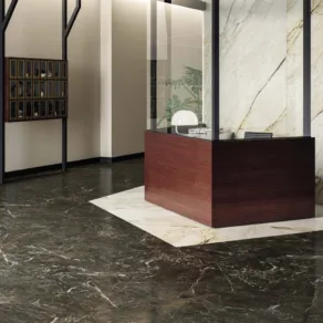 Vloertegel 120x120 cm Marmerlook Classic Antraciet R10 M50 als showroom tegels