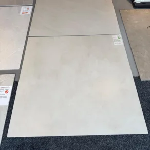 Vloertegel 120x120 cm betonlook Catania zand beige R15 is geschikt voor vloerverwarming