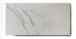 Vloertegel 120×260 cm Statuario Marmerlook mat Wit C20 is ook leverbaar in 30x60 cm mat + hoogglans , 60x60 cm mat + hoogglans, 60x120 cm mat + gepolijst + hoogglans, 75x75 cm mat + hoogglans, 120x120 cm mat + gepolijst, 120x260 cm gepolijst , wandtegels 30x90 cm mat + hoogglans, wandtegels 40+120 cm mat + hoogglans en 25x75 mat + hoogglans. Gebruik deze luxe marmerlook tegels in iedere ruimte naar wens. Deze tegels zijn te gebruiken op de vloer en wand. De voordelen van keramische tegels zijn onder andere dat ze zeer laag in onderhoud, milieuvriendelijk, hygiënisch en bestendig tegen hitte.