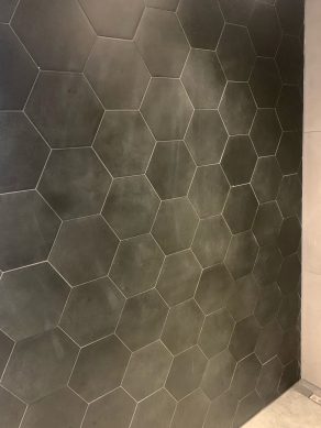 Vloertegel 23×26 cm Hexagon APE Macba Obsidian A314