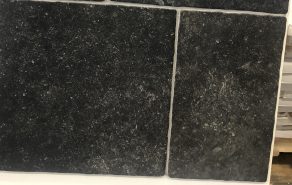Vloertegel 30x50 cm romaans verband belgisch hardsteen zwart E12 is ook geschikt voor vloerverwarming