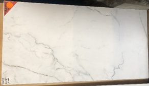 vloertegel marmerlook wit carrara met bruine en grijze adders