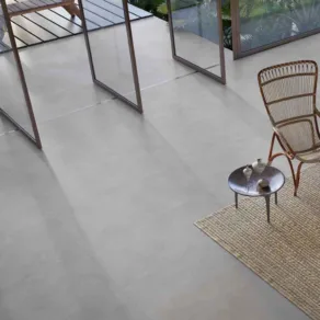 Vloertegel 30x60 cm Betonlook Roca Duna Perla Licht Grijs RC2 als woonkamertegels