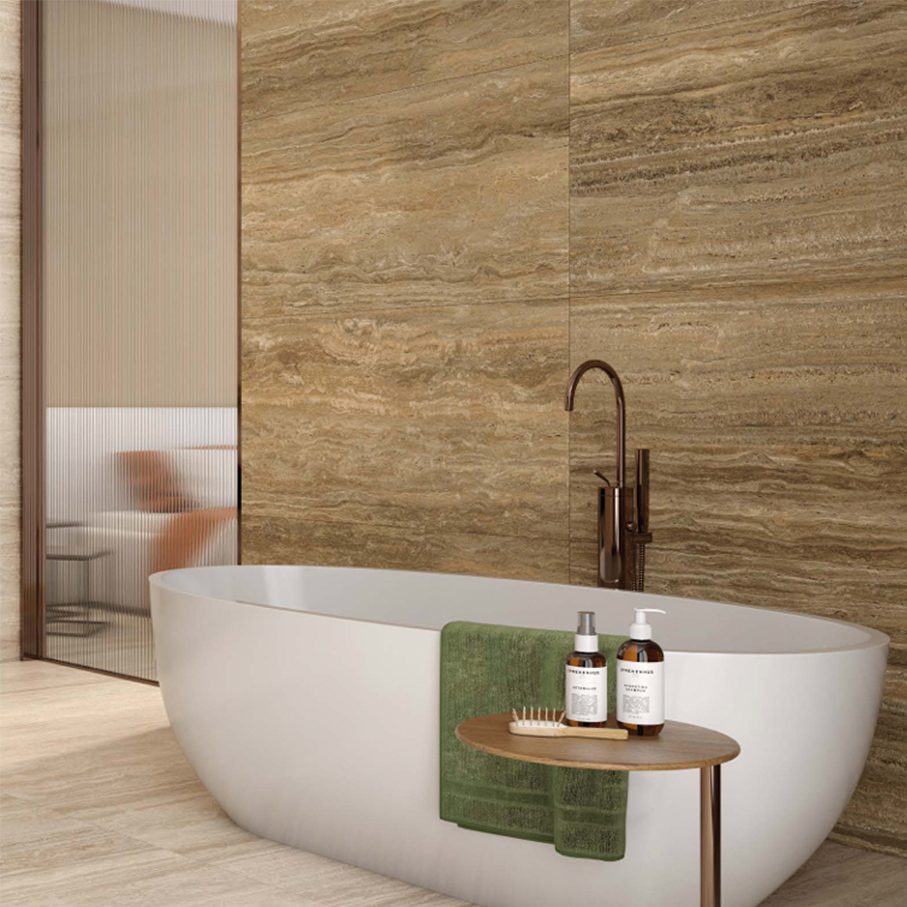 Vloertegel 60x120 cm travertinlook Hermes bruin beige G62 in de badkamer gelegd_inspiratie foto