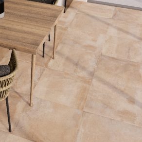 Vloertegel 60x60 cm Betonlook Cotto Bruin R127 in de eetkamer gelegd