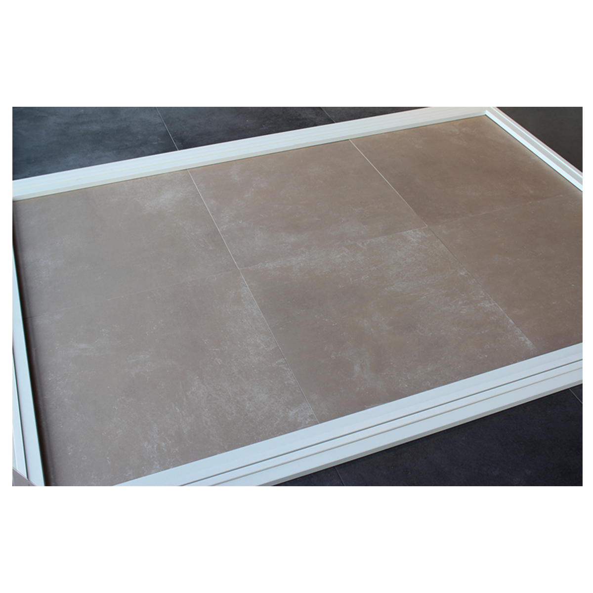 Vloertegel 60x60 cm Osaka bruin N30 in de showroom Vloertegel 60x60 cm Osaka bruin N30 in de showroom