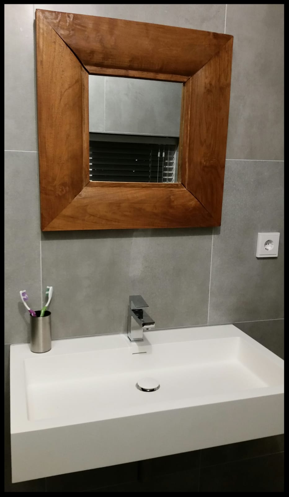 Vloertegel-60x60-cm-betonlook-Fairy-Grijs-H97-als-wandtegels-in-de-badkamer-1 Vloertegel 60x60 cm betonlook Fairy Grijs H97 als wandtegels in de badkamer