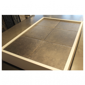 Vloertegel 60x60 cm natuursteenlook Antico Antraciet RBT38 in de showroom