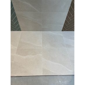 Vloertegel 60x60 cm natuursteenlook Austa ivoor beige N68 in de showroom