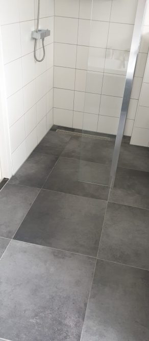 Vloertegel 60×60 cm Betonlook Antraciet DC90 Is ook leverbaar in 30x60 cm, 80x80 cm en 60x120 cm.