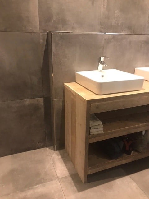 Vloertegel-60×60-cm-Maddof-Antraciet-betonlook-NR99-is-onderhoudsvriendelijk-2 Vloertegel 60×60 cm Maddof Antraciet betonlook NR99 is onderhoudsvriendelijk
