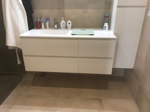 Vloertegel 60×60 cm betonlook Beige DC24 in de badkamer