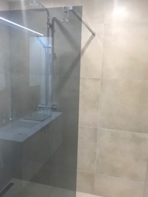 Vloertegel 60×60 cm betonlook Beige DC24 in de douche