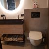 Vloertegel 80×80 cm Betonlook licht grijs DC89 is ook leverbaar in 30x60 cm, 60x60 cm en 60x120 cm. Deze betonlook tegel is gerectificeerd en uitermate geschikt voor in de badkamer, keuken of woonkamer.