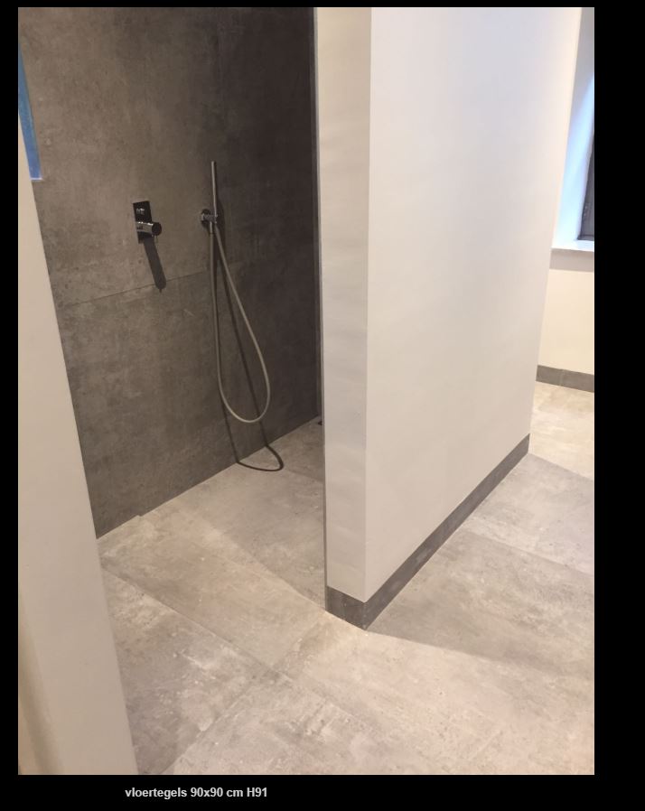 Vloertegel-90x90-cm-Moss-Grijs-H91-betonlook-in-de-badkamer-2 Vloertegel 90x90 cm Moss Grijs H91 betonlook met modern design