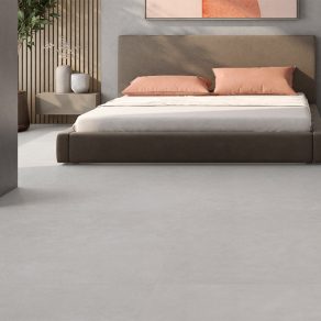 Vloertegel Betonlook Catania Grijs R14 in de slaapkamer gelegd_inspiratie foto