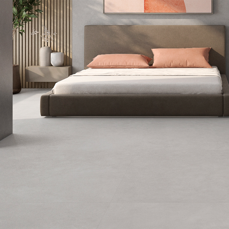 Vloertegel Betonlook Catania Grijs R14 in de slaapkamer gelegd_inspiratie foto