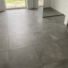 Vloertegel Betonlook Ronda Antraciet NR17 leverbaar in 60x60 en 80x80 cm
