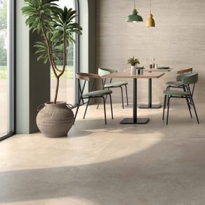 Vloertegel Frans kalksteen imitatie Hermeias beige G57 in de eetkamer gelegd_inspiratie foto
