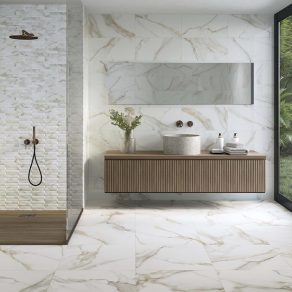Vloertegel Marmerlook Carrera Goud N76 als badkamertegels gelegd_inspiratie foto. Leverbaar in mat en gepolijst, en in diverse maten
