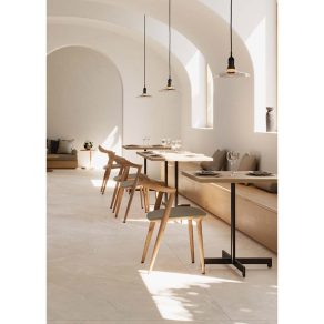 Vloertegel Natuursteenlook Antico Travertin Wit Creme NAV76 in het restaurant gelegd_inspiratie foto