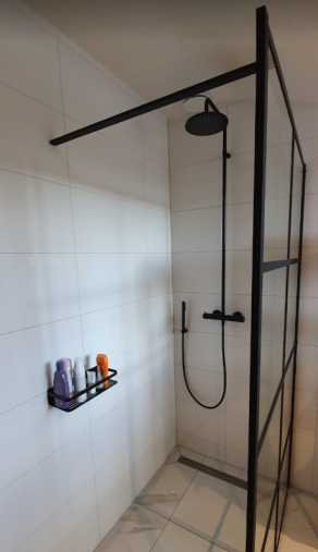 Wandtegel 30x60 cm gerectificeerd mat wit gecombineerd met Vloertegel 60×60 cm Statuario Marmerlook Mat Wit C20