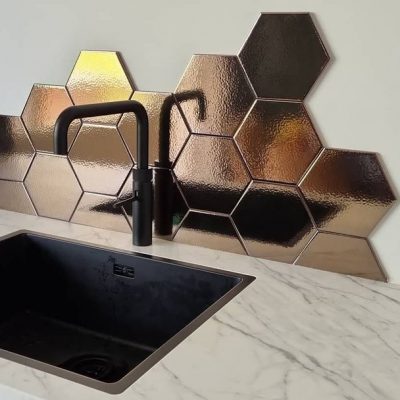 Wandtegel Hexagon Hybla Goud RBT112 -sfeerfoto´s (4)