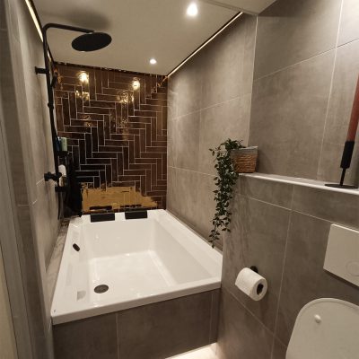 Winactie RBTegels - badkamer met wandtegels Martini Goud RBT42 en Vloertegel Ariel Grijs NR12