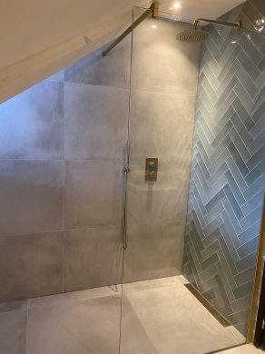 Winactie RBTegels - vloertegel betonlook licht grijs DC22 in de douche