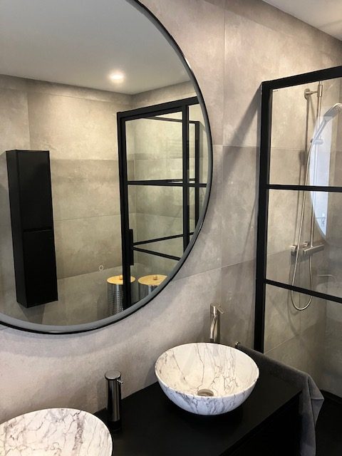 Winactie-RBTegels-vloertegels-betonlook-licht-grijs-DC89-als-wandtegels-gebruikt-