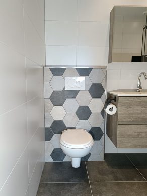 Winactie RBTegels; wandtegel 30x60 cm A-keus mat wit en vloertegels betonlook 60x60 RBT133