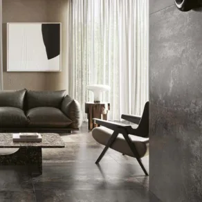 Woonkamer betegeld met vloertegel Metallook Sassuolo Roest bruin M30